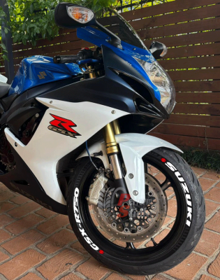 Suzuki GSX-R750 + Logo Red, Set For 2 Tires Both Sides Left And Right (1920)